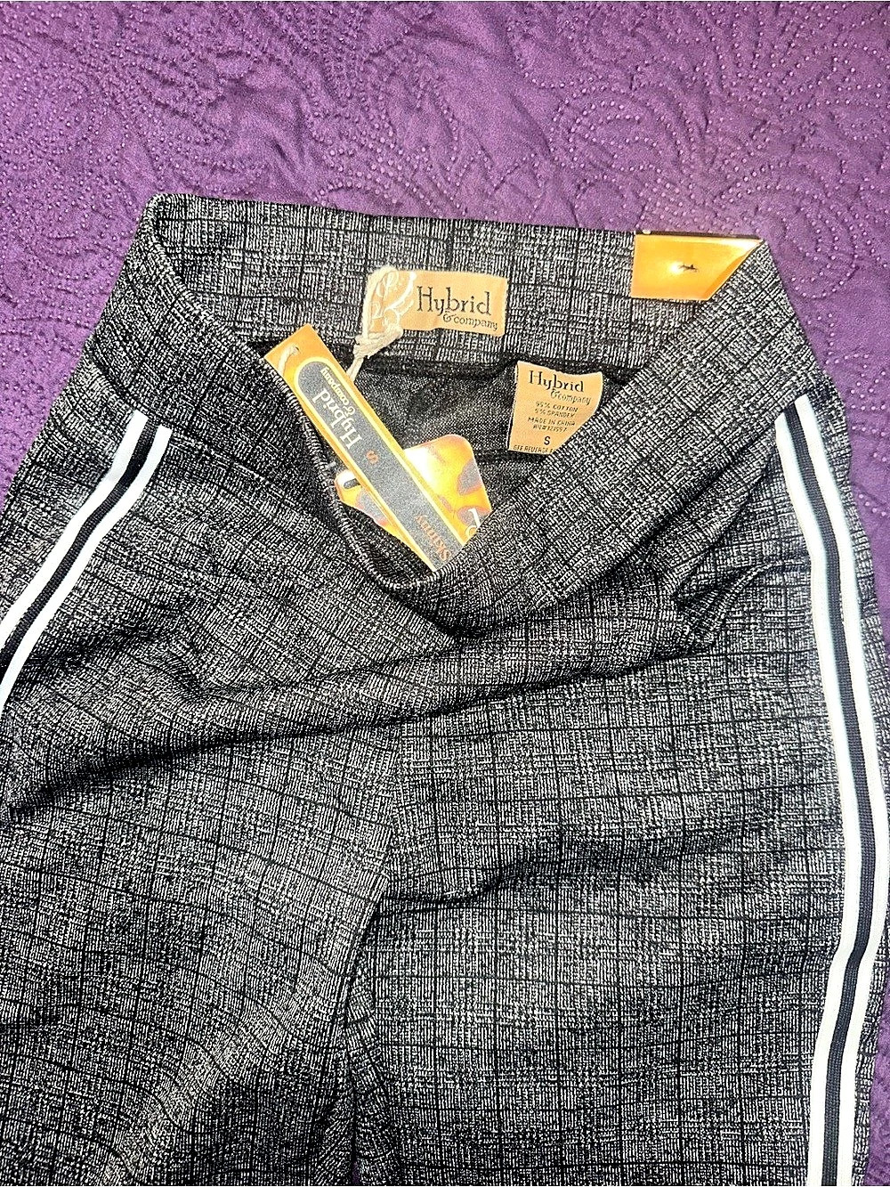 Hybrid Plaid Side Stripe Leggings in Gray Size 8 NWT - Picture 3 of 7